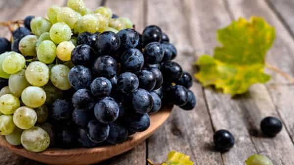 Green Grapes Vs Black Grapes: నల్ల ద్రాక్ష వర్సెస్ పచ్చ ద్రాక్ష.. ఏది ఆరోగ్యానికి మంచిది..?