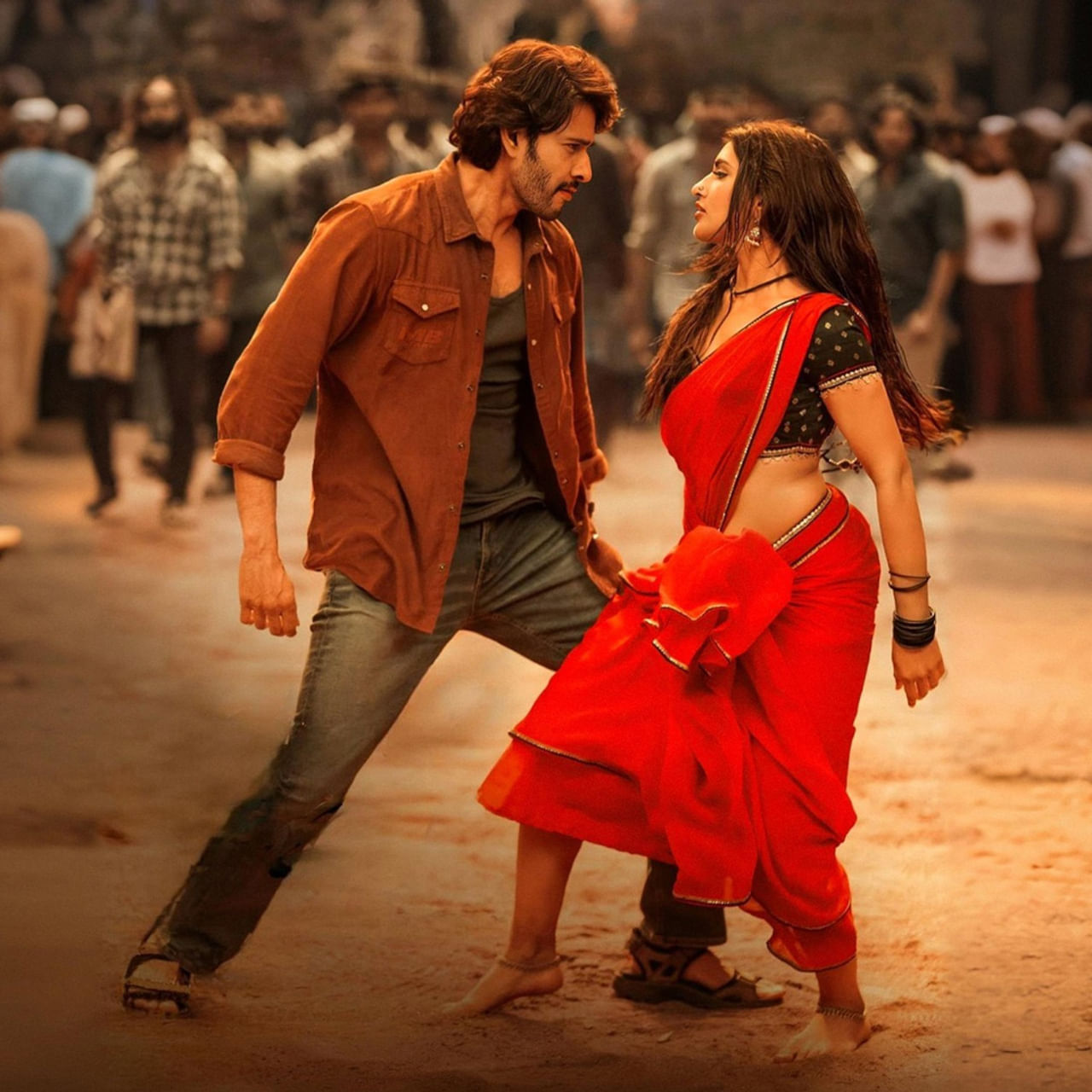 ఆ కుర్చీని మడతబెట్టి.. ఈ మాటను ఓ తాత ఏదో సరదాగా అన్నాడు.. దాన్నే నెటిజన్లు సీరియస్‌గా తీసుకుని మాటను ట్రెండ్ చేసారు.. అది తమన్‌కు బాగా నచ్చి గుంటూరు కారంలో ట్యూన్ అయింది.. అదేమో ఇప్పటికే 580 మిలియన్స్‌కు పైగా వ్యూస్ తెచ్చింది. దీనంతటికీ ఆ కుర్చీ మడతబెట్టి అనే హుక్ లైనే కారణం. ఇక గతేడాది డబుల్ ఇస్మార్ట్‌లోనూ కేసీఆర్ వాయిస్ అలాగే వాడుకున్నారు మణిశర్మ.