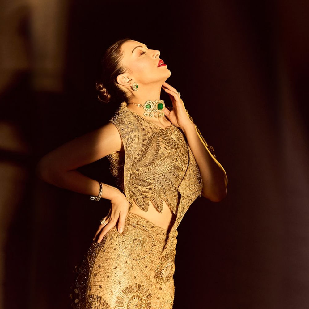 దేశముదురు తరువాత, నటి హన్సిక మోత్వానీ 2011 సంవత్సరంలో సూరజ్ దర్శకత్వం వహించిన మాప్పిళ్ళై' చిత్రంతో తమిళ చిత్ర పరిశ్రమలోకి అడుగుపెట్టింది. ఆతర్వాత తెలుగులో వరుసగా సినిమాలు చేస్తూ బిజీగా మారిపోయింది.