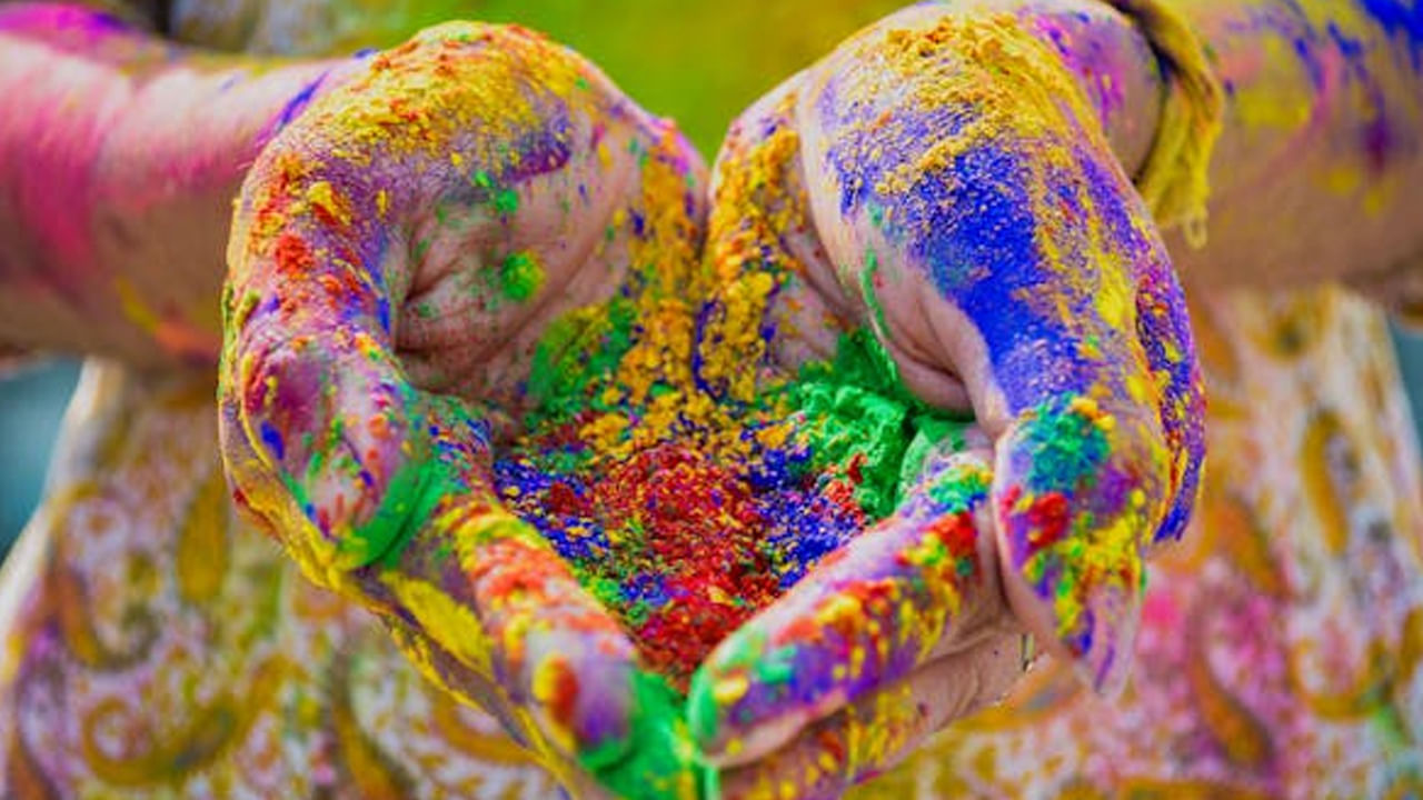 Holi 2025: రంగుల పండగ సందడి మొదలు.. మన దేశంలో ఈ ప్రదేశాల్లో హోలీకి దూరం.. ఎందుకో తెలుసా