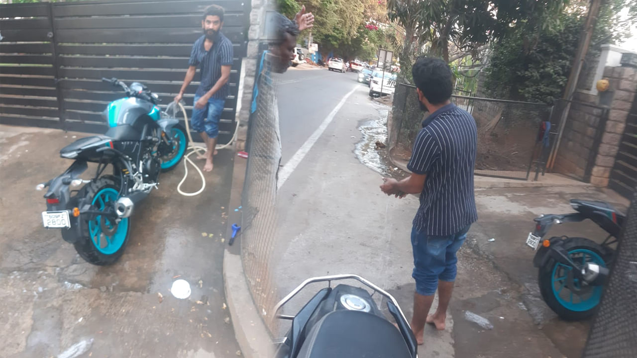 Hyderabad: తాగునీటితో బండి కడుగుతున్నారా.? ఫైన్ కట్టాల్సిందే.. ఎంతో తెల్సా