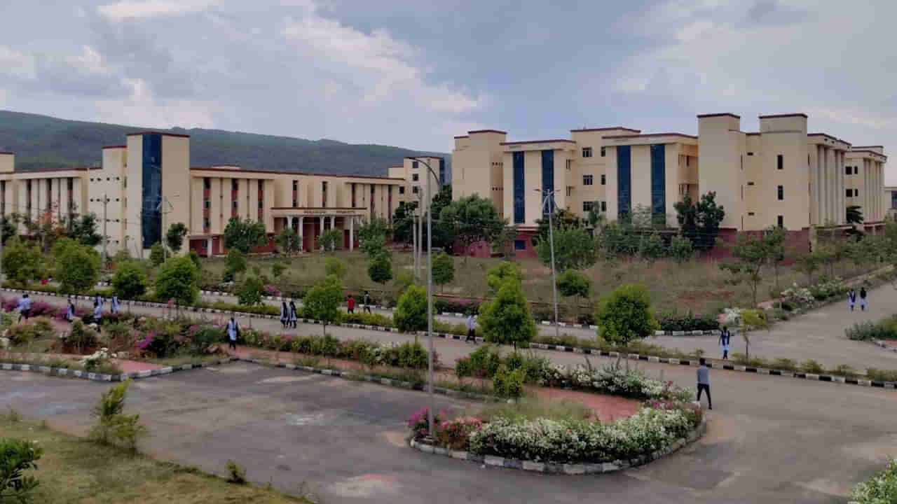 విద్యార్థినిపై ఫిజిక్స్ లెక్చరర్ లైంగిక వేధింపులు! ఇడుపులపాయ ట్రిపుల్ ఐటీలో ఘటన