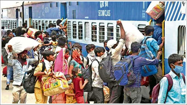 Indian Railways: రైల్వే శాఖ సంచలన నిర్ణయం.. టికెట్ కన్ఫర్మ్ కాకుంటే స్టేషన్లోకి నో ఎంట్రీ..!