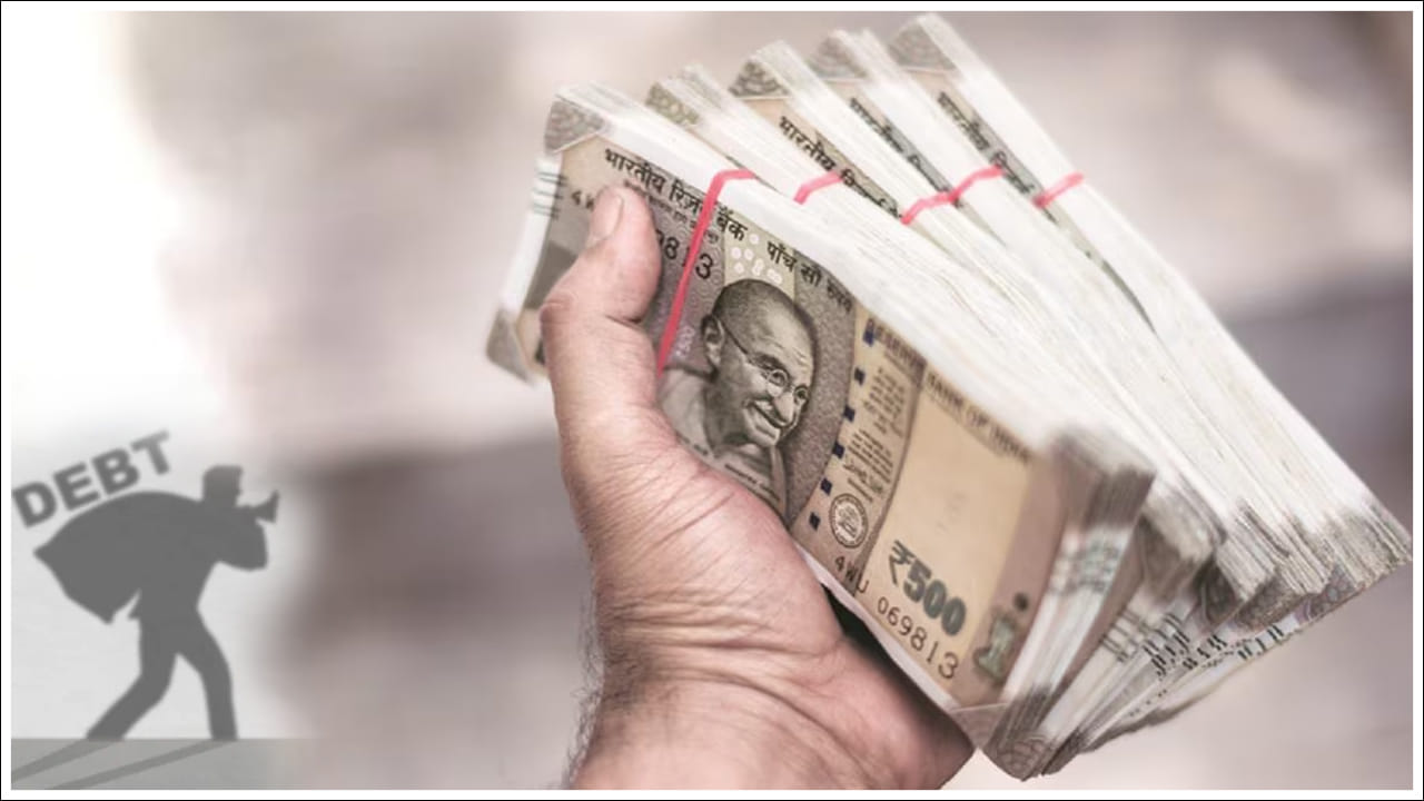 అలాగే 6 లక్షల కోట్లతో కర్ణాటక ఐదవ స్థానంలో ఉంది. భారతదేశంలో రాజస్థాన్ రూ. 5.6 లక్షల కోట్లతో ఆరో స్థానంలో ఉండగా, ఆంధ్రప్రదేశ్ రూ. 4.9 లక్షల కోట్లతో ఏడో స్థానంలో ఉంది.