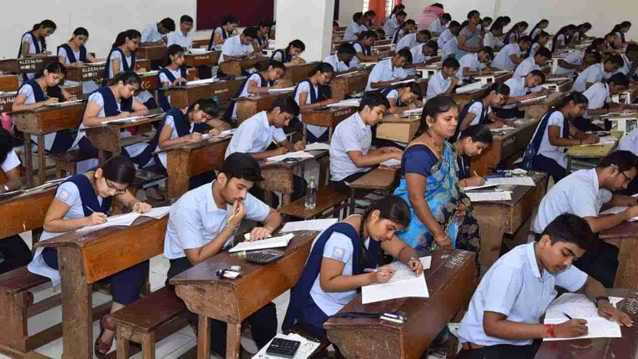 Inter Exams 2025: ఇంటర్‌ జువాలజీ ప్రశ్నాపత్రంలో మరో తప్పిదం.. ఒకే రోజు 19 మాల్ ప్రాక్టీస్ కేసులు