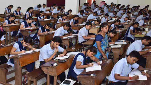 Inter Exams 2025: ఇంటర్ జువాలజీ ప్రశ్నాపత్రంలో మరో తప్పిదం.. ఒకే రోజు 19 మాల్ ప్రాక్టీస్ కేసులు