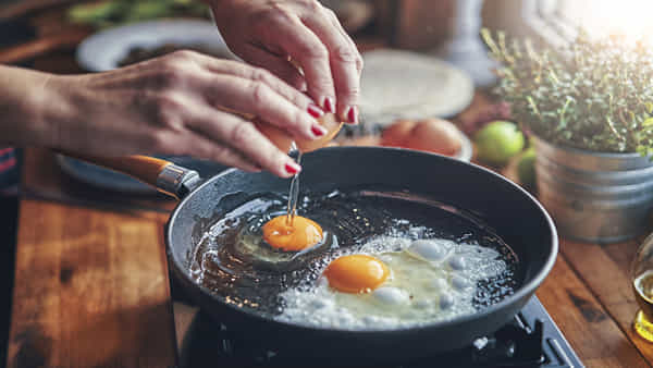 Iron Pans: అమ్మ బాబోయ్.. ఐరన్ కడాయిలో ఈ కూరలు పొరపాటున కూడా వండకండి..