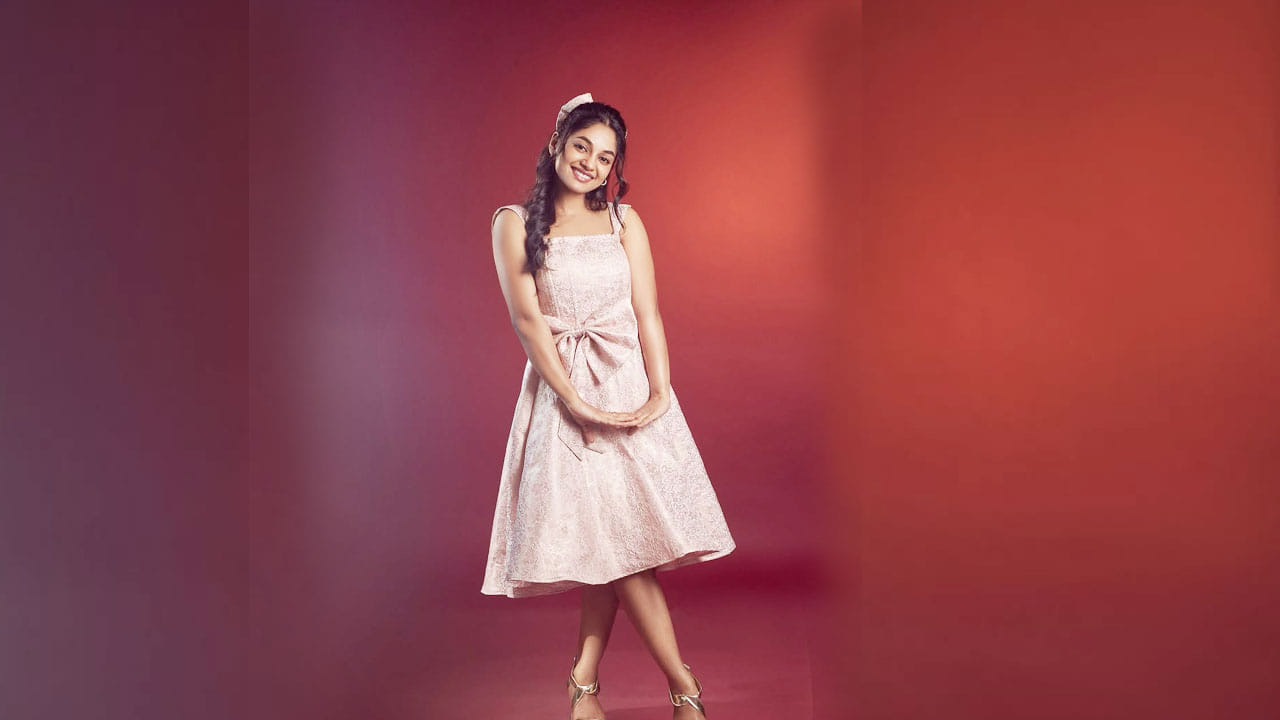 ప్రదీప్ రంగనాథన్, ఇవానా జంటగా నటించిన సినిమా లవ్ టుడే. ఈ మూవీ 2022లో రిలీజై బ్లాక్ బస్టర్ హిట్ అందుకుంది. ఈ సినిమాలో ఇవానా అందానికి ప్రతి ఒక్కరూ ఫిదా అయిపోయారు.