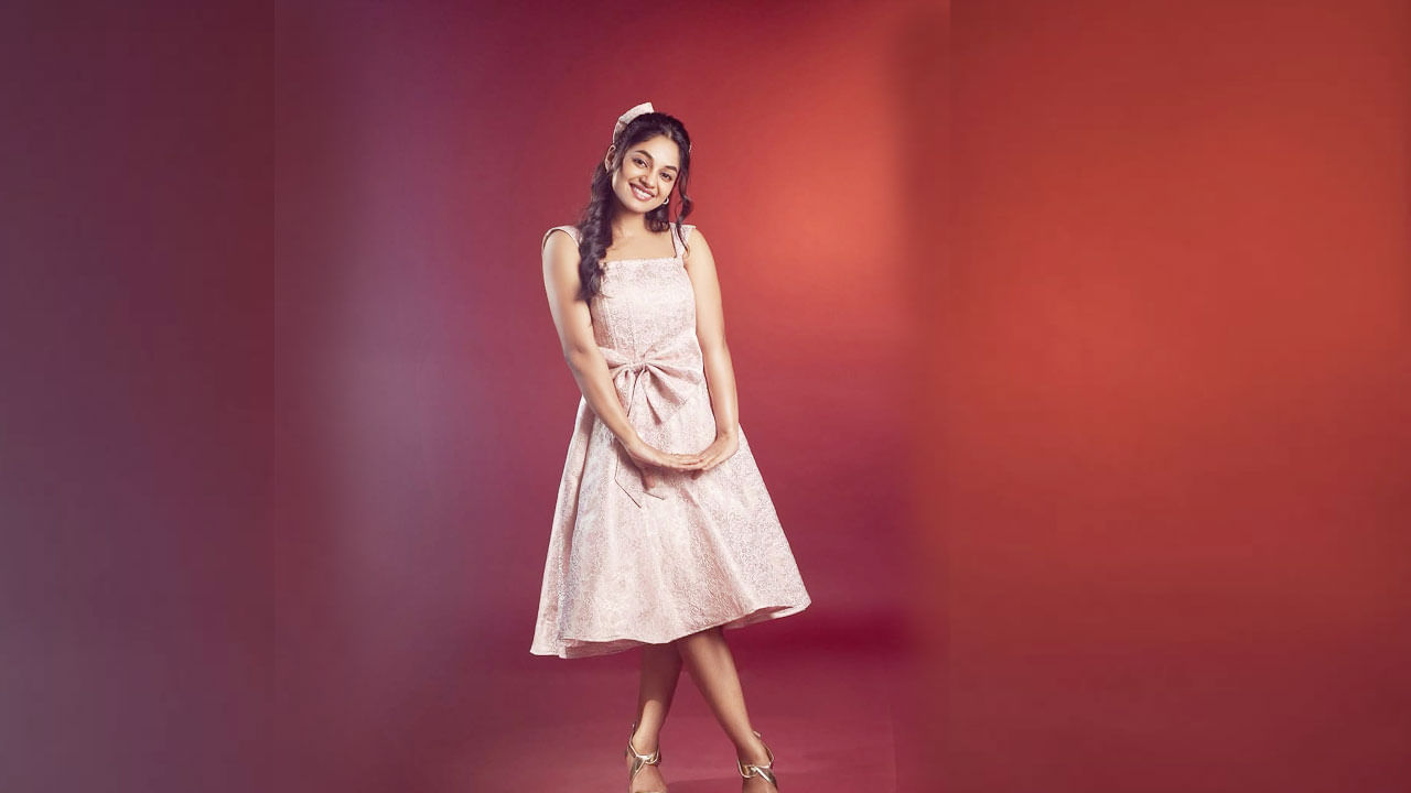 ప్రదీప్ రంగనాథన్, ఇవానా జంటగా నటించిన సినిమా లవ్ టుడే. ఈ మూవీ 2022లో రిలీజై బ్లాక్ బస్టర్ హిట్ అందుకుంది. ఈ సినిమాలో ఇవానా అందానికి ప్రతి ఒక్కరూ ఫిదా అయిపోయారు.