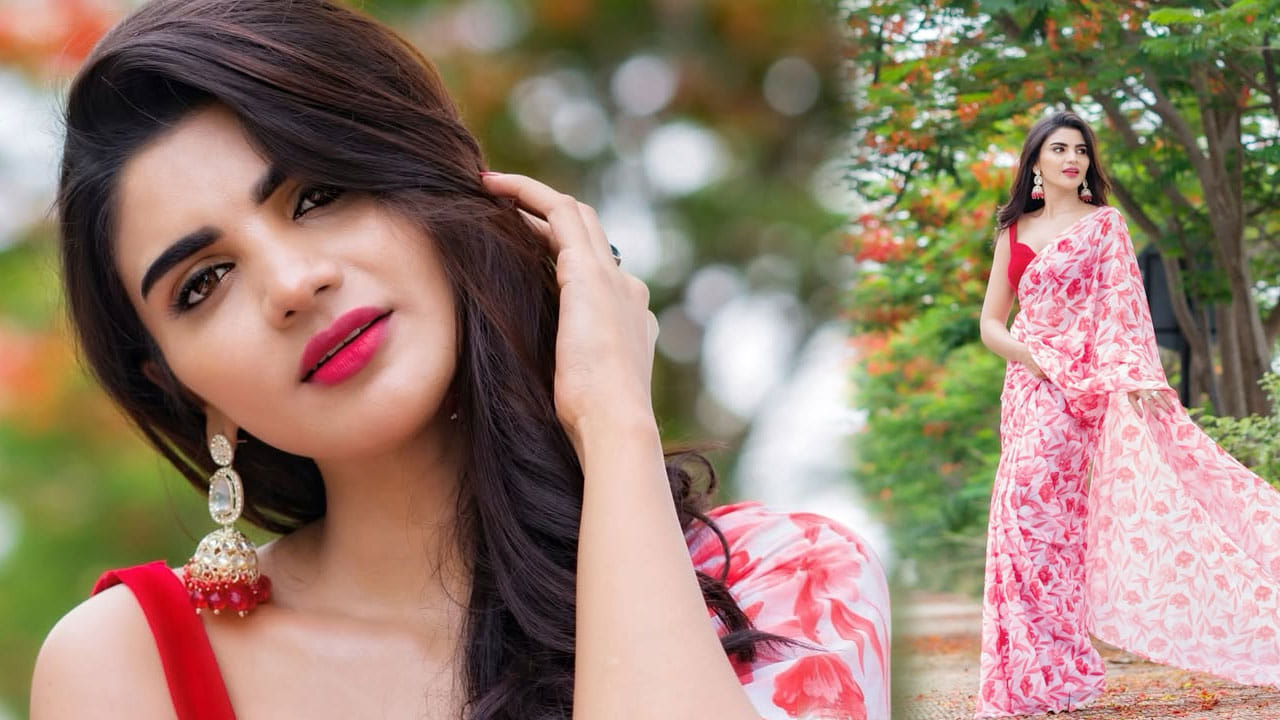 జబర్దస్త్ అందాల ముద్దుగుమ్మ వర్ష గురించి ఎంత చెప్పినా తక్కువే. కామెడీ, అందంతో తనకంటూ ప్రత్యేక ఫ్యాన్ బేస్ సంపాదించుకుంది ఈ అమ్మడు. ముఖ్యంగా జబర్దస్త్‌లో ఇమ్మాన్యుల్‌తో జోడి కట్టీ తన కామెడీ, పంచ్ డైలాగ్స్‌తో మంచి ఫేమ్ సంపాదించుకుంది.