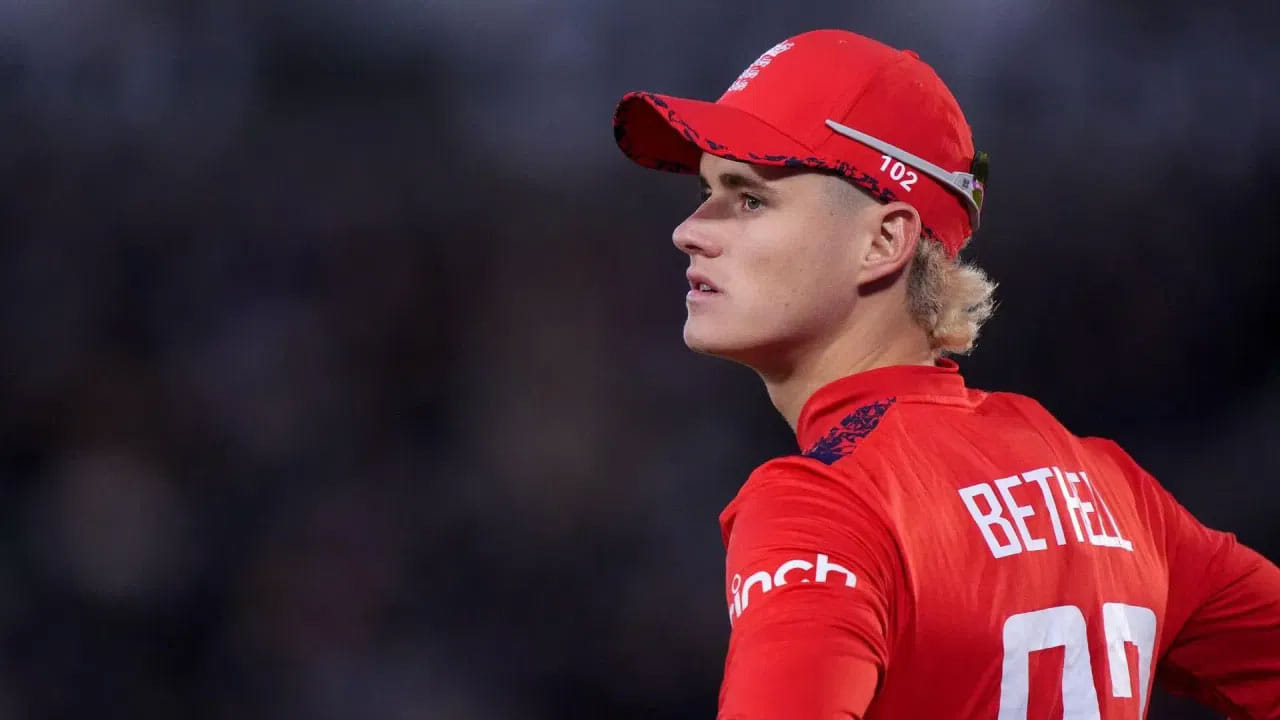 3. జాకబ్ బెథెల్: జోస్ బట్లర్ తర్వాత, యువ బ్యాట్స్‌మన్ జాకబ్ బెథెల్ కూడా ఇంగ్లాండ్ జట్టుకు కెప్టెన్‌గా వ్యవహరించడానికి గొప్ప ఎంపిక. సెప్టెంబర్ 2021లో, జాకబ్ బెథెల్ ఇంగ్లాండ్ అండర్-19 క్రికెట్ జట్టుకు సంయుక్త కెప్టెన్‌గా నియమితులయ్యారు. వెస్టిండీస్‌తో జరిగిన సిరీస్‌కు అతనికి ఈ బాధ్యత అప్పగించారు. ఇది కాకుండా, అతను అండర్-19 ప్రపంచ కప్‌లో జట్టుకు వైస్-కెప్టెన్‌గా కూడా ఉన్నాడు. ఇటువంటి పరిస్థితిలో, భవిష్యత్తును దృష్టిలో ఉంచుకుంటే, జాకబ్ బెథెల్ కెప్టెన్సీకి గొప్ప ఎంపిక కావచ్చు.
