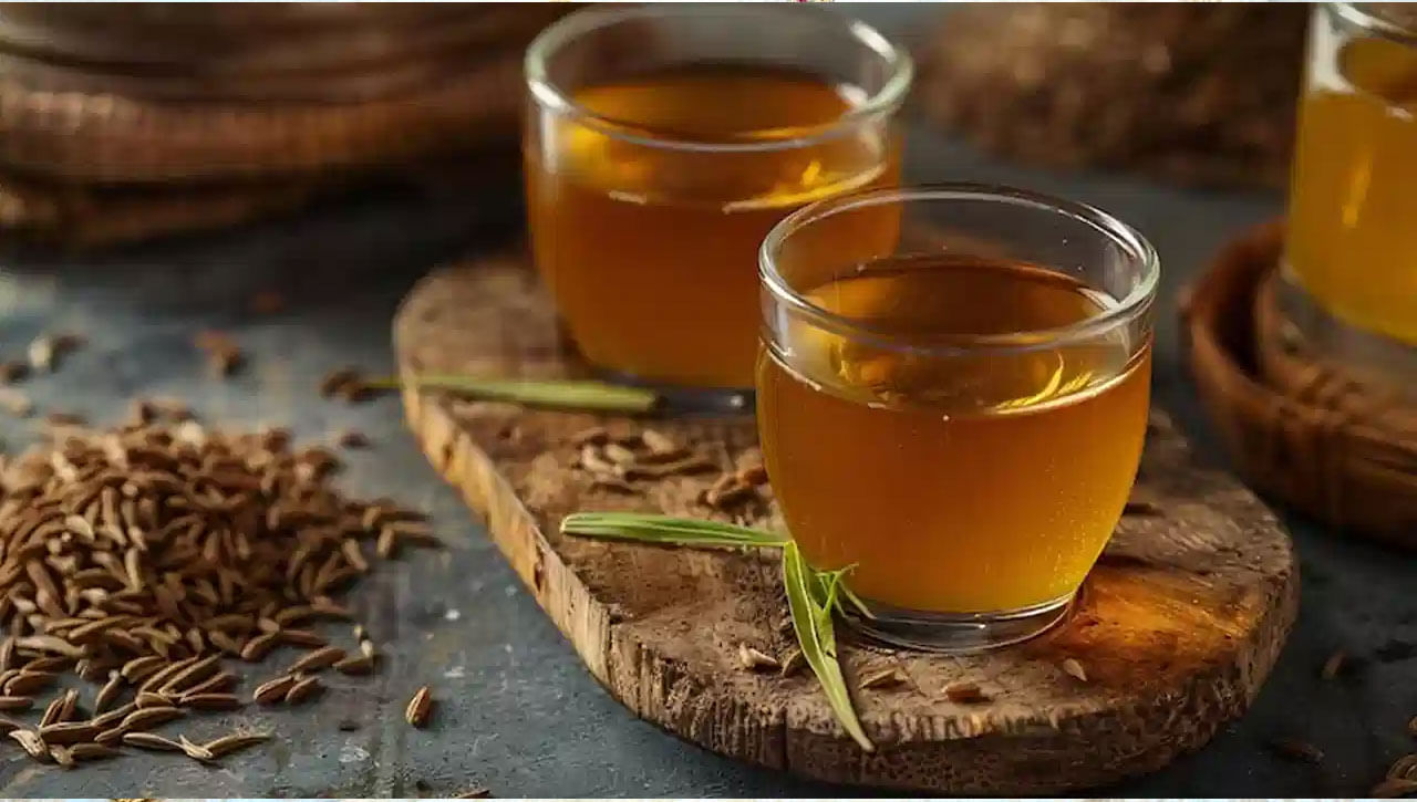 జీలకర్రలో విటమిన్ సి, యాంటీఆక్సిడెంట్లు పుష్కలంగా ఉంటాయి. ఇది మన రోగనిరోధక శక్తిని బలోపేతం చేస్తుంది. వివిధ వ్యాధుల నుండి రక్షించడంలో సహాయపడుతుంది. అదేవిధంగా, జీలకర్ర నీరు జీర్ణక్రియను మెరుగుపరచడానికి, బరువు తగ్గడానికి మాత్రమే కాకుండా రక్తంలో చక్కెర స్థాయిలను నియంత్రించడానికి కూడా ముఖ్యమైనది.