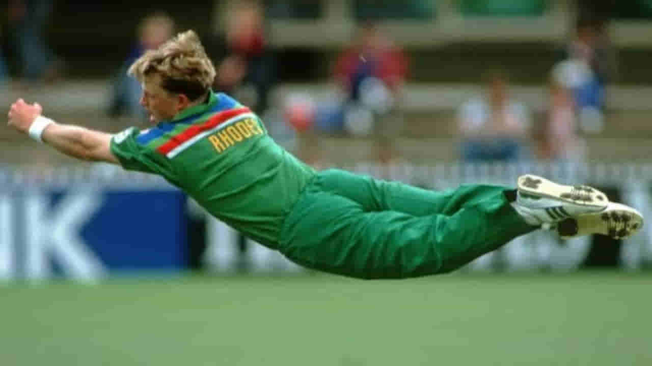 Video: వాళ్లు వీళ్లు కాదు భయ్యా.. ఒరిజినల్ పక్షిరాజానే! 55 ఏళ్ల వయసులో ఫీల్డింగ్ ఐకాన్ అదిరిపోయే డైవింగ్