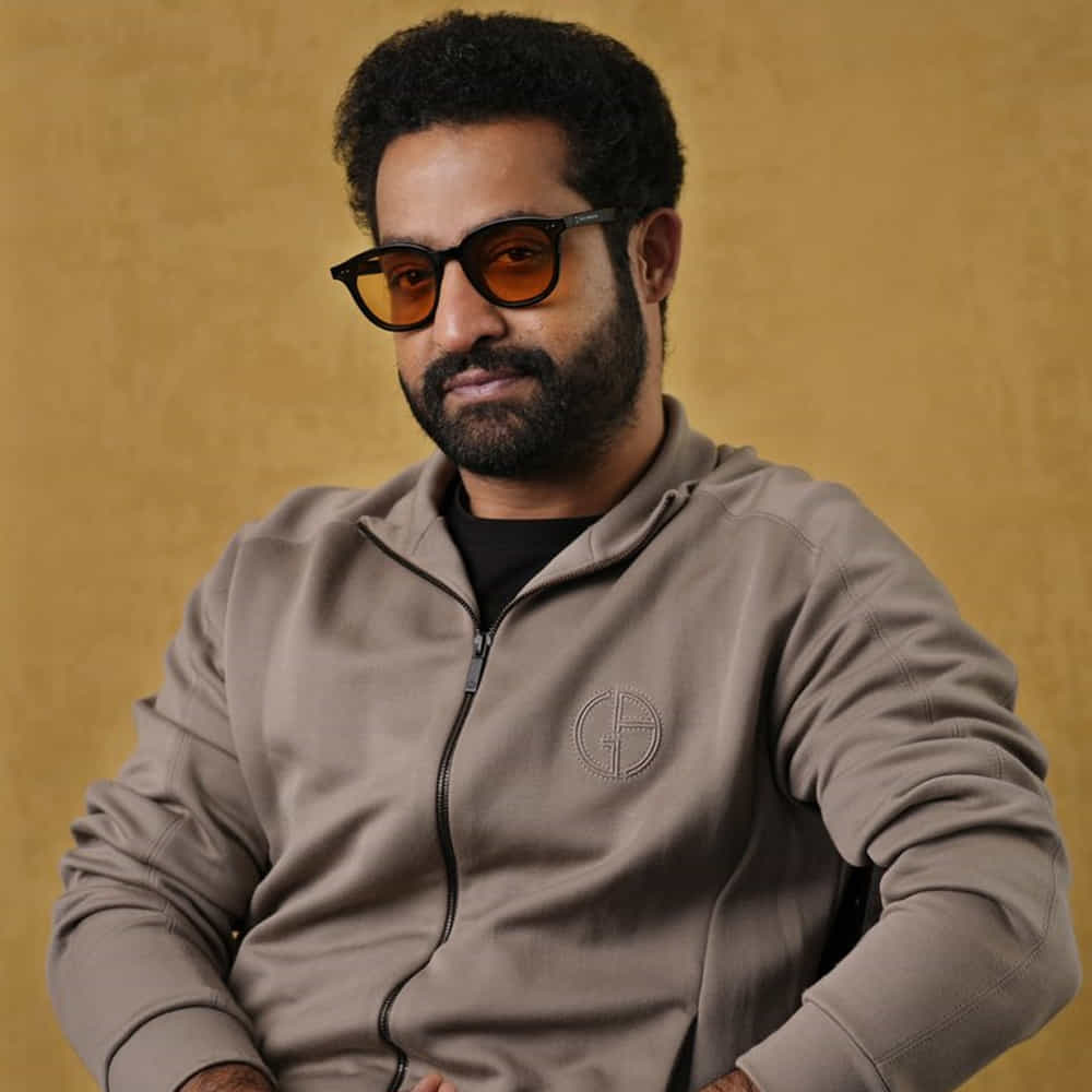 జూనియర్ ఎన్టీఆర్ ప్రస్తుతం వార్ 2 సినిమాతో బిజీగా ఉన్నారు. అదయ్యే వరకు డ్రాగన్ వైపు వచ్చేలా కనిపించట్లేదు యంగ్ టైగర్. ముంబైలోనే మకాం వేసి.. ముందు ఆ సినిమా పని చూసేద్దామని ఫిక్సైపోయారు. ఈ మధ్యే హృతిక్ రోషన్కు గాయం కావడంతో కాస్త ఆలస్యమైంది కానీ లేదంటే ఈ పాటికే వార్ 2 పూర్తి చేసేవారు తారక్.