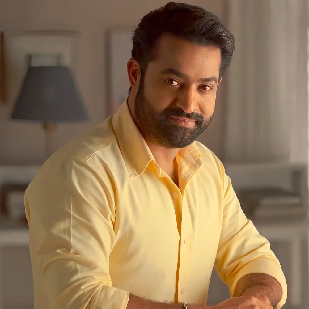 అక్కడ ఏడాది పాటు ఆడింది ట్రిపుల్ ఆర్. 30 ఏళ్ళుగా ముత్తు పేరు మీదున్న రికార్డులను సైతం ట్రిపుల్ ఆర్ కొల్లగొట్టింది. ఇది జూనియర్ ఎన్టీఆర్‌కు బాగా హెల్ప్ అయింది. ట్రిపుల్ ఆర్‌తో వచ్చిన క్రేజ్ వాడుకుంటూ.. దేవరను కూడా జపాన్‌లో విడుదల చేస్తున్నారిప్పుడు. 