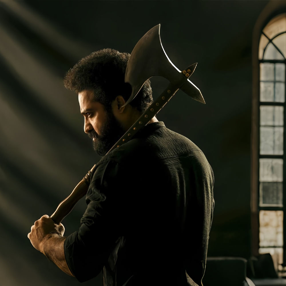 జూనియర్ ఎన్టీఆర్, ప్రశాంత్ నీల్ కాంబోలో తెరకెక్కుతున్న డ్రాగన్ రిలీజ్ డేట్ జనవరి 9 అని ఇప్పటికే ప్రకటించారు మేకర్స్. తారక్ వస్తే మాత్రం ఆ ఎఫెక్ట్ మామూలుగా ఉండదు. పైగా ప్రశాంత్ నీల్ కాబట్టి మాస్ రీచ్ నెక్ట్స్ లెవల్‌లో ఉంటుంది. అన్నీ కుదిరి 2026 సంక్రాంతికి చిరంజీవి, రవితేజ, ఎన్టీఆర్ సినిమాలొస్తే.. బాక్సాఫీస్‌కు పూనకాలు రావడం ఖాయం.