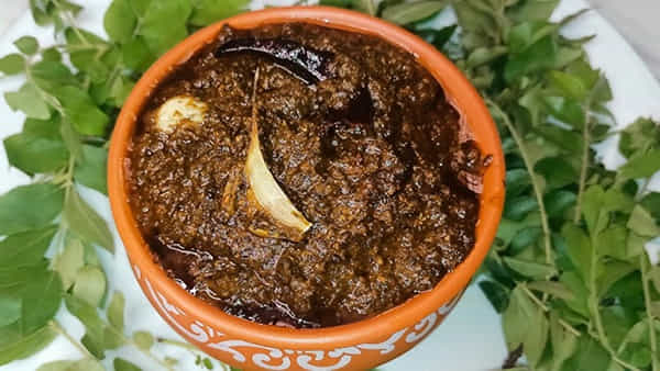 Karivepaku Pachadi: కంటికి, ఒంటికి ఎంతో మంచిదైన కరివేపాకు పచ్చడి.. స్పైసీగా ఇలా చేసుకుంటే చిటికెలో ఖాళీ చేస్తారు..