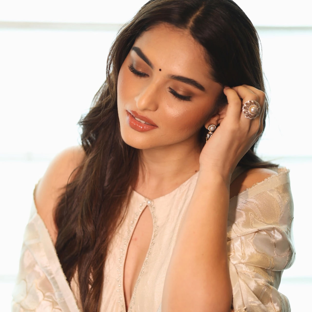 కయాడు లోహర్.. సోషల్ మీడియాలో ఎక్కడ చూసినా ఈ భామే కనిపిస్తుందిప్పుడు. డ్రాగన్ సినిమాతో ఈ బ్యూటీ జాతకమే మారిపోయింది. ప్రస్తుతం విశ్వక్ సేన్, అనుదీప్ కేవీ కాంబినేషన్‌లో వస్తున్న ‘ఫంకీ’లో నటిస్తున్నారు ఈ బ్యూటీ. 