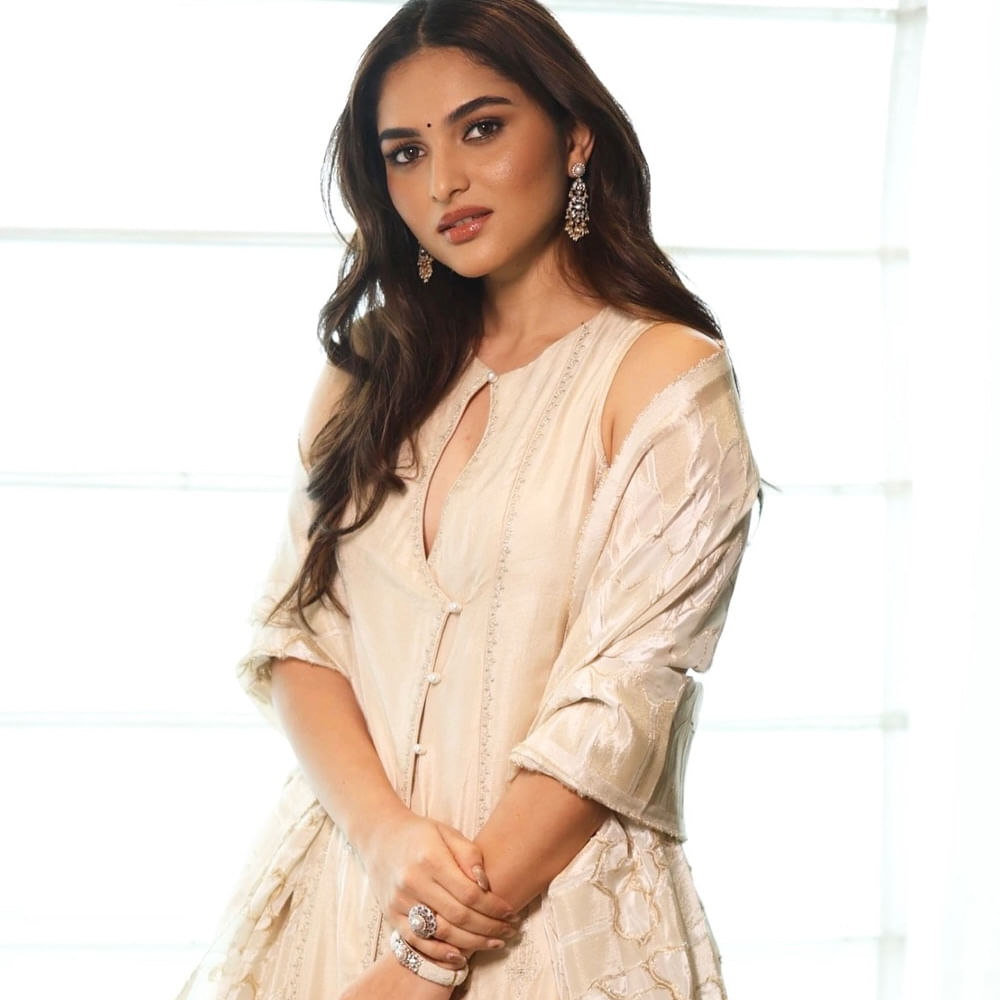 
కానీ డ్రాగన్ బ్లాక్‌బస్టర్ కావడంతో.. ఈ భామ ట్రెండ్ అవుతుంది. ప్రస్తుతం తెలుగు నుంచి వరస ఆఫర్స్ క్యూ కడుతున్నాయి కయాడుకు. 