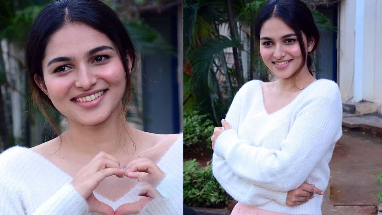 ఇందులో కాయదు చాలా కొంటెతనంతో, అందంగా కనిపిస్తుంది. ప్రస్తుతం దీనికి సంబంధించిన ఫొటోలు సోషల్ మీడియాలో సందడి చేస్తున్నాయి. మరి మీరు కూడా ఈ ఫొటోస్ పై ఓ లుక్ వేయండి.