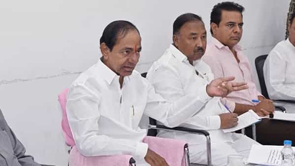 Telangana: వారే టార్గెట్గా వార్ ప్రకటించిన కేసీఆర్.. ఇంతకీ ఎవరు వారు? ఎవరిపై ఈ వార్?
