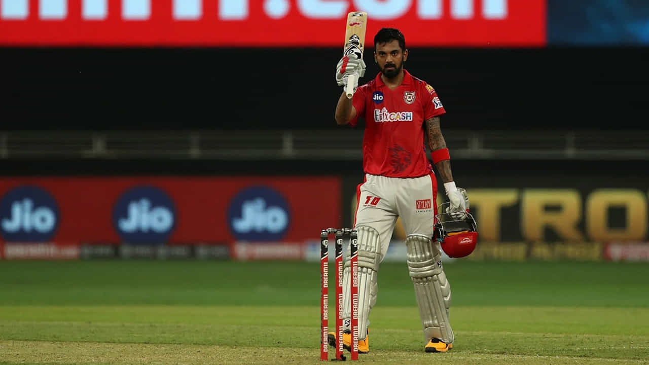 ఇక ఈ లిస్ట్‌లో టాప్‌ 5లో ఉన్న ఏకైక ఇండియన్‌ ప్లేయర్ కేఎల్‌ రాహుల్‌. రాహుల్‌ 2020లో ఆర్సీబీతో జరిగిన మ్యాచ్‌లో పంజాబ్‌ కింగ్స్‌ తరఫున ఆడుతూ 132 పరుగుల భారీ ఇన్నింగ్స్‌ ఆడి నాటౌట్‌గా నిలిచాడు. 69 బంతుల్లో 14 ఫోర్లు, 7 సిక్సులు బాదేశాడు. 