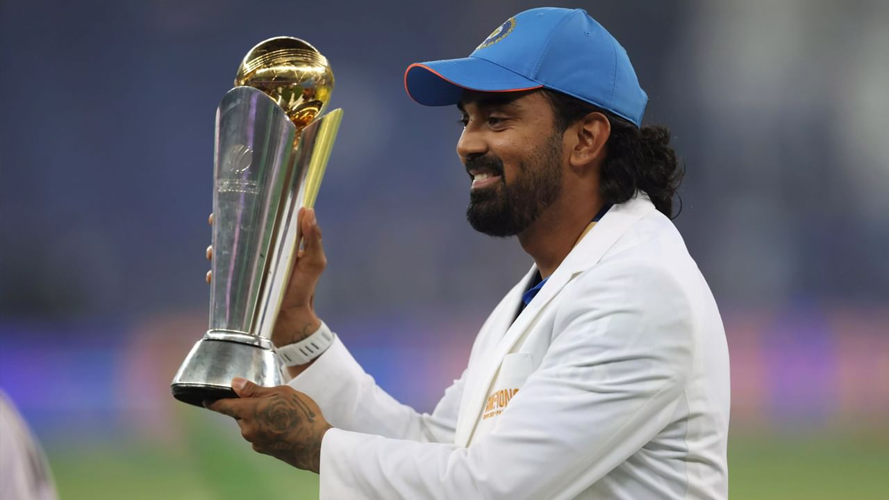 కేఎల్‌ రాహుల్‌ ఐపీఎల్‌లో పలు టీమ్స్‌కు కెప్టెన్‌గా వ్యవహరించిన విషయం తెలిసిందే. ముందుగా పంజాబ్ కింగ్స్‌, ఆ తర్వాత లక్నో సూపర్‌జెయింట్స్‌కు కెప్టెన్‌గా ఉన్నాడు. రాబోయే సీజన్‌లో అతను ఢిల్లీ క్యాపిటల్స్‌ జట్టుకు ఆడనున్నాడు. ఈ క్రమంలో ఢిల్లీ క్యాపిటల్స్‌ యాజమాన్యం రాహుల్‌కు కెప్టెన్సీ బాధ్యతలు అప్పగించాలని అనుకుంది. 
