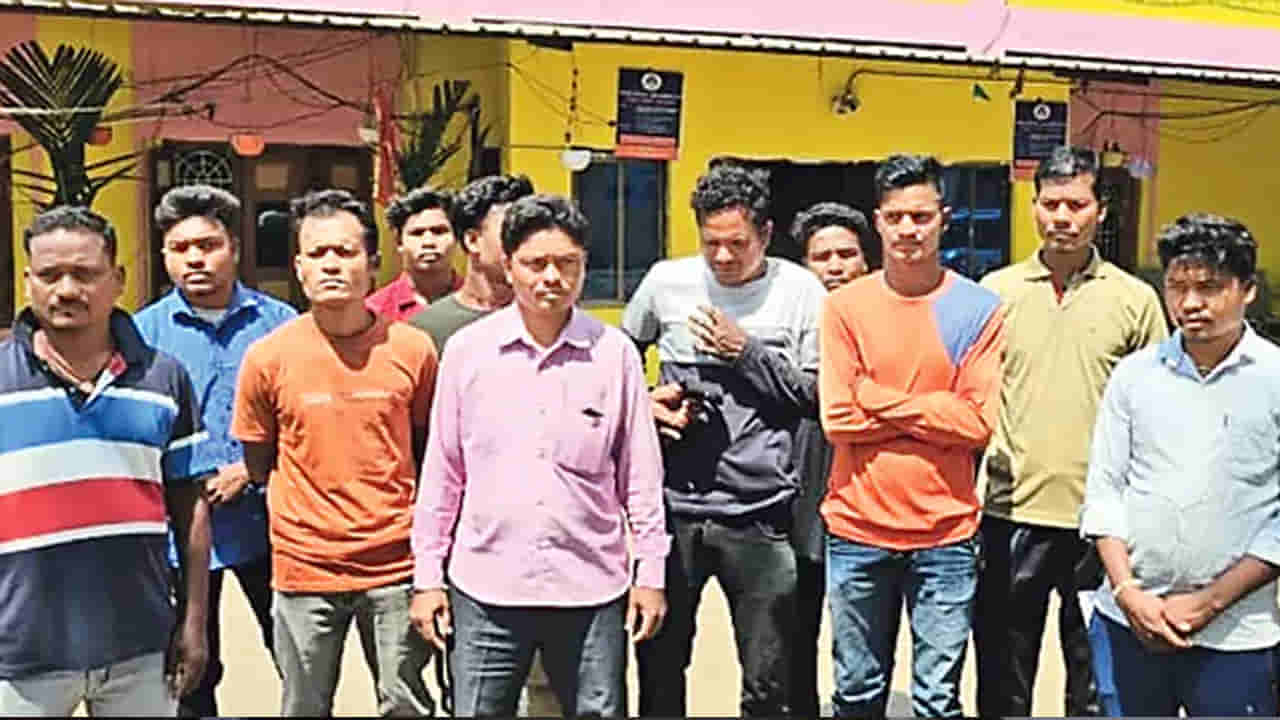 Viral: మా గ్రామంలో ఆడోళ్లు తెగ తాగేస్తున్నారు.. పోలీసులను ఆశ్రయించిన పురుషులు