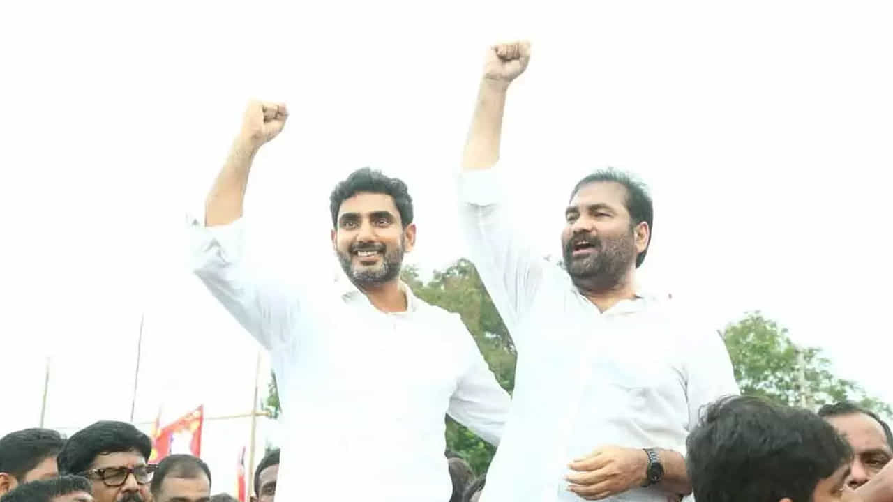 ఈ రికార్డు స్థాయి శంకుస్థాపనలపై మంత్రి నారా లోకేష్ కూడా స్పందించారు. "నెల్లూరు రూరల్ ఎమ్మెల్యే కోటంరెడ్డి శ్రీధర్ రెడ్డి నేతృత్వంలో ఒకేరోజు 105 అభివృద్ధి కార్యక్రమాలకు శ్రీకారం చుట్టి రికార్డు సృష్టించారు. బహుశా దేశ, రాష్ట్ర చరిత్రలో ఇదొక అరుదైన ఘట్టం. ఆంధ్రప్రదేశ్లో చంద్రబాబు గారి నేతృత్వంలోని ప్రగతిశీల ప్రభుత్వం అభివృద్ధికి అత్యంత ప్రాధాన్యతనిస్తుంది అనడానికి ఇదొక ఉదాహరణ. ప్రజాప్రతినిధులకు స్పూర్తిగా నిలిచిన ఎమ్మెల్యే కోటంరెడ్డి గారికి మనస్పూర్తిగా అభినందనలు తెలియజేస్తున్నాను." అంటూ లోకేష్ ట్వీట్చేశారు.