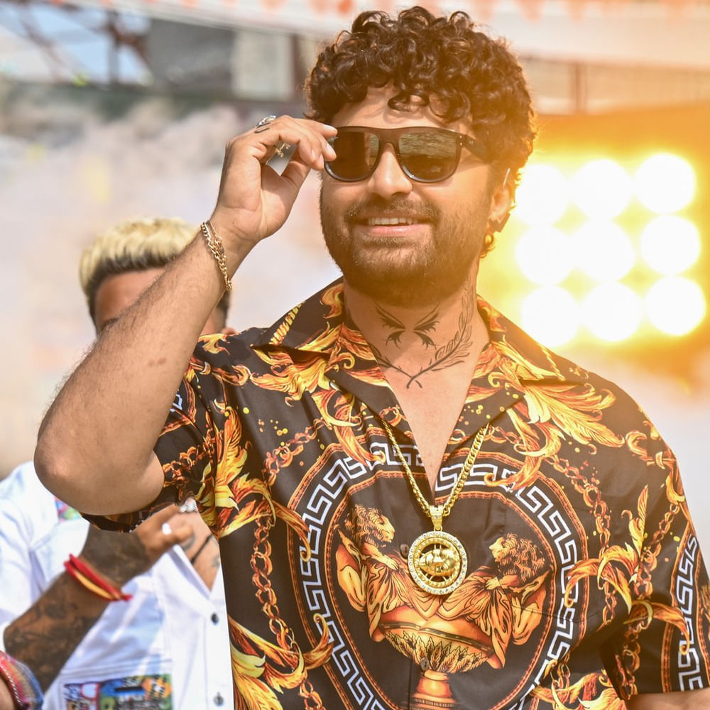 ఈ మధ్యే వచ్చిన లైలాలో న్యూ ఇయర్ ట్రెండింగ్ సాంగ్ కోయ్ కోయ్‌ను వాడేసారు విశ్వక్ సేన్. ఇదే బ్యాక్‌డ్రాప్‌లో పెంచల్ దాస్‌తో పాట పాడించేసారు.. అది కాస్తా వైరల్ అవుతుందిప్పుడు. 