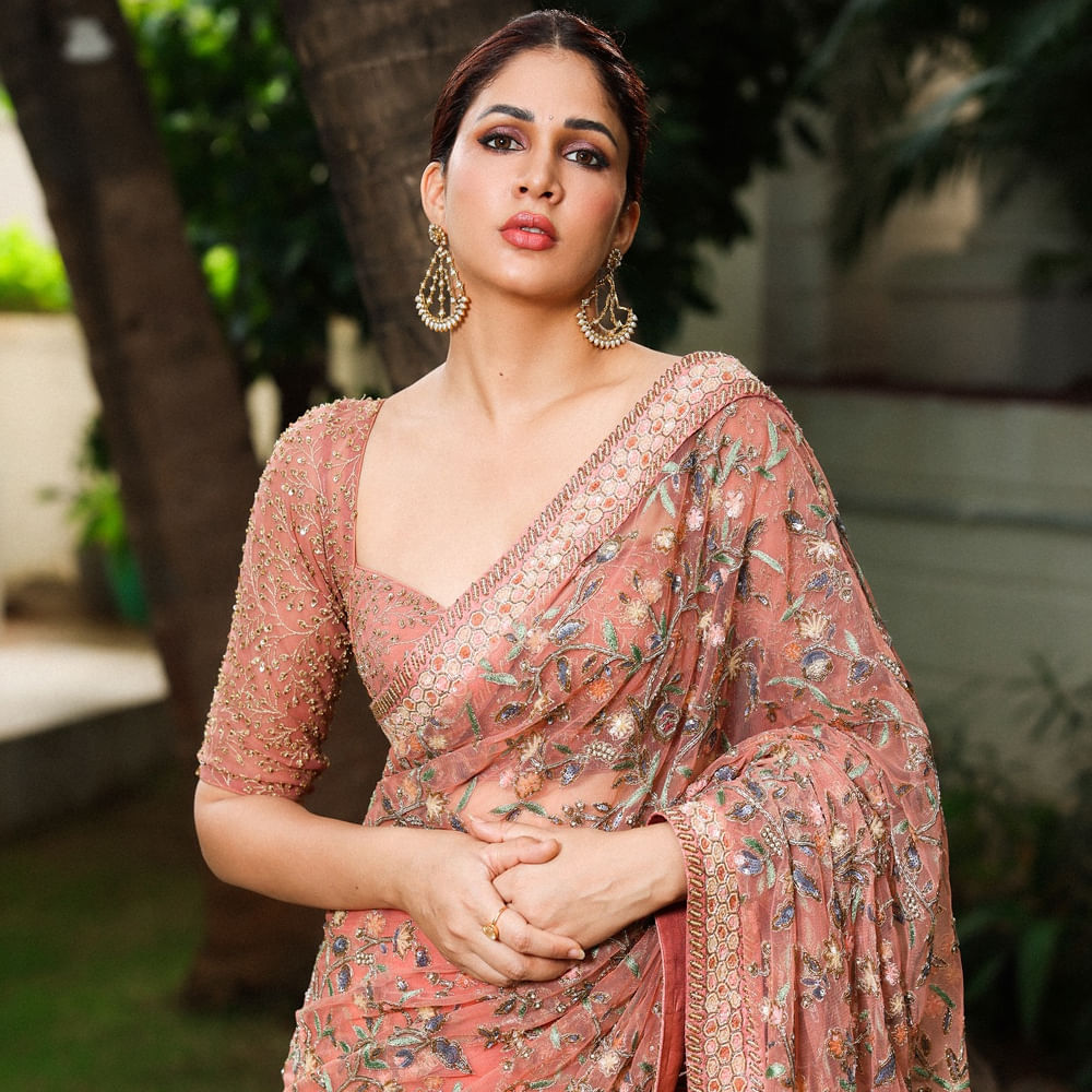 అందాల రాక్షసి తర్వాత లావణ్యకు వరుస ఆఫర్స్ క్యూ కట్టాయి. ‘దూసుకెళ్తా’, ‘భలే భలే మగాడివోయ్’, ‘సోగ్గాడే చిన్నినాయనా’, ‘శ్రీరస్తు శుభమస్తు’ వంటి హిట్ చిత్రాల్లో నటించి చాలా ఫేమస్ అయ్యింది. కానీ ఈ సినిమాలు అంతగా హిట్ కాకపోవడంతో లావణ్యకు సరైన బ్రేక్ రాలేదు.