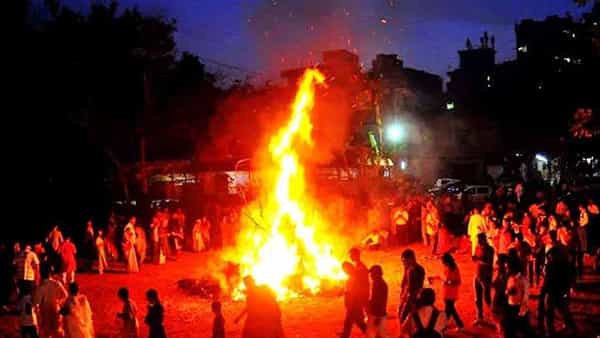 Khammam: తండాల్లో హోలీ వేడుకలు వెరీ స్పెషల్.. ఊరు ఊరంతా పెద్ద పండగే..! అదేంటంటే..