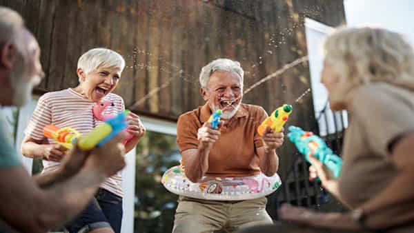 Life Expectancy: ఈ దేశాల్లో ప్రజలు వందేళ్లు బతికేస్తున్నారు.. ఇంతకీ వీళ్లేం తింటారో తెలుసా?