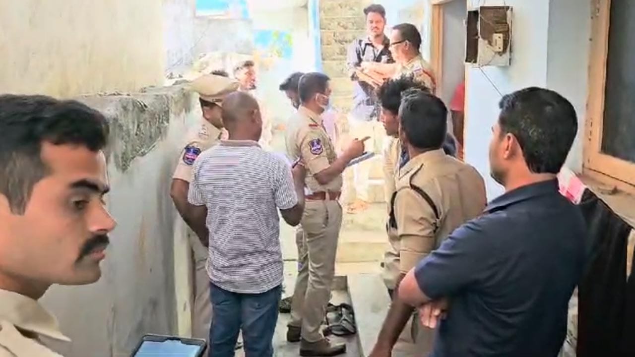 Telangana: కలిసి జీవించలేమనుకున్న ఓ జంట.. మరణంతో ఒకటయ్యారు..!