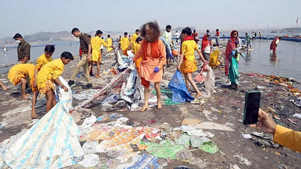 Kumbh Mela: కుంభమేళా ప్రాంతంలో ఫుల్స్వింగ్లో క్లీనింగ్ డ్రైవ్