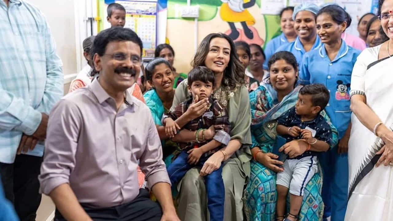 ఇదే సందర్భంగా నమ్రత ఆస్పత్రిలో గుండె సమస్యలతో చికిత్స పొందుతున్న పిల్లలను పరామర్శించారు. వారితో చాలా సేపు గడిపారు.