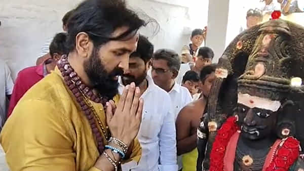 Manchu Vishnu: కన్నప్ప స్వగ్రామంలోని శివాలయానికి మంచు విష్ణు.. ప్రత్యేక పూజలు
