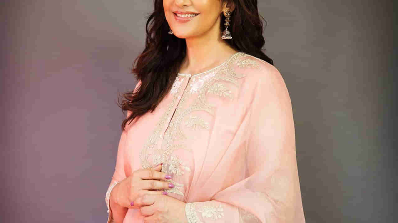 Tollywood: 12 మందితో ఎఫైర్.. రెండేళ్లకే బ్రేకప్స్.. 53 ఏళ్ల వయసులో అలాంటి మాటలతో సంచలనం..