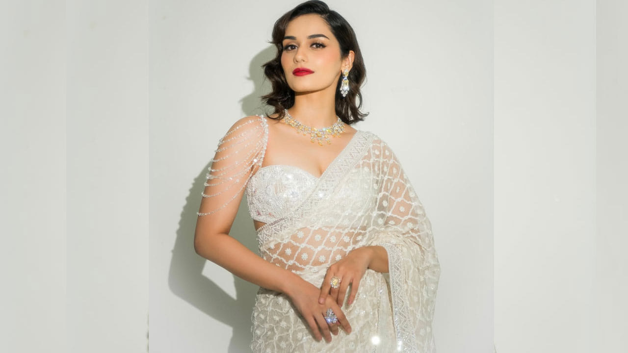 2017లో మిస్ వరల్డ్ కిరీటాన్ని అందుకున్న మానుషి చిల్లర్ తర్వాత నటిగా బాలీవుడ్‌లోకి ఎంట్రీ ఇచ్చింది. ఇక చిత్రపరిశ్రమలోకి అడుగు పెట్టిన ఈ ముద్దుగుమ్మ వరస ఆఫర్స్‌తో దూసుకెళ్తుందని చాలా మంది భావించారు. కానీ ఈ అమ్మడు సరైన హిట్ ఒక్కటి కూడా అందుకోలేకపోతుంది.