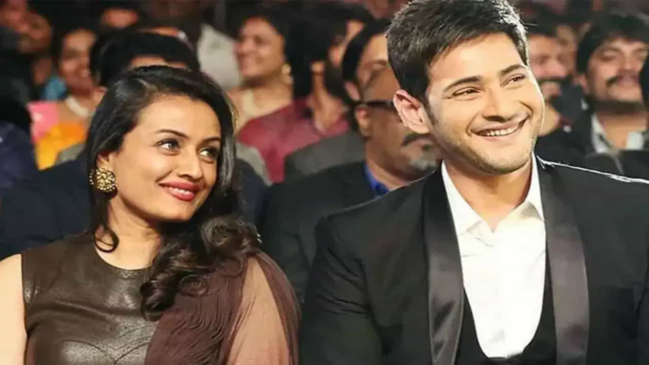 ప్రస్తుతం సినిమాలకు గుడ్ బై చెప్పి,ఫ్యామిలీని చూసుకుంటున్న హీరోయిన్లలో సూపర్ స్టార్ మహేష్ బాబు భార్య నమ్రత ఒకరు. ఈ నటి చిరుతో రొమాన్స్ చేసింది. చిరు డిజాస్టర్ మూవీలో అంజి మూవీ ఒకటి. ఈ సినిమాలో చిరంజీవికి జోడిగా నమ్రత నటించింది.