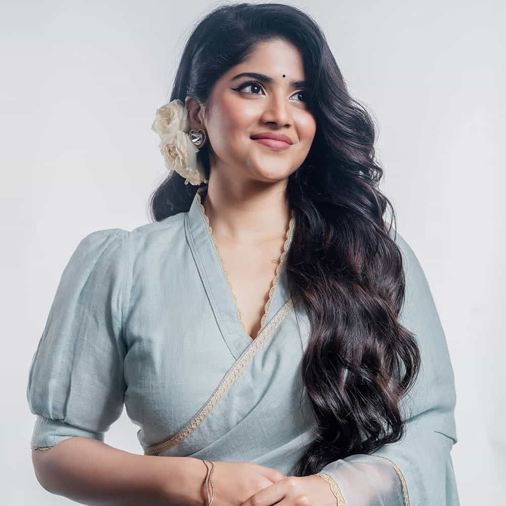 అటు పర్సనల్ లైఫ్.. ఇటు సినీ లైఫ్ ను లీడ్ చేస్తూ బిజీగా ఉంటుంది. మరోవైపు సోషల్ మీడియాలోనూ చాలా యాక్టివ్ గా ఉంటుంది. నిత్యం ఏదోక పోస్ట్ చేస్తూ నెటిజన్లను ఆకట్టుకుంటుంది.