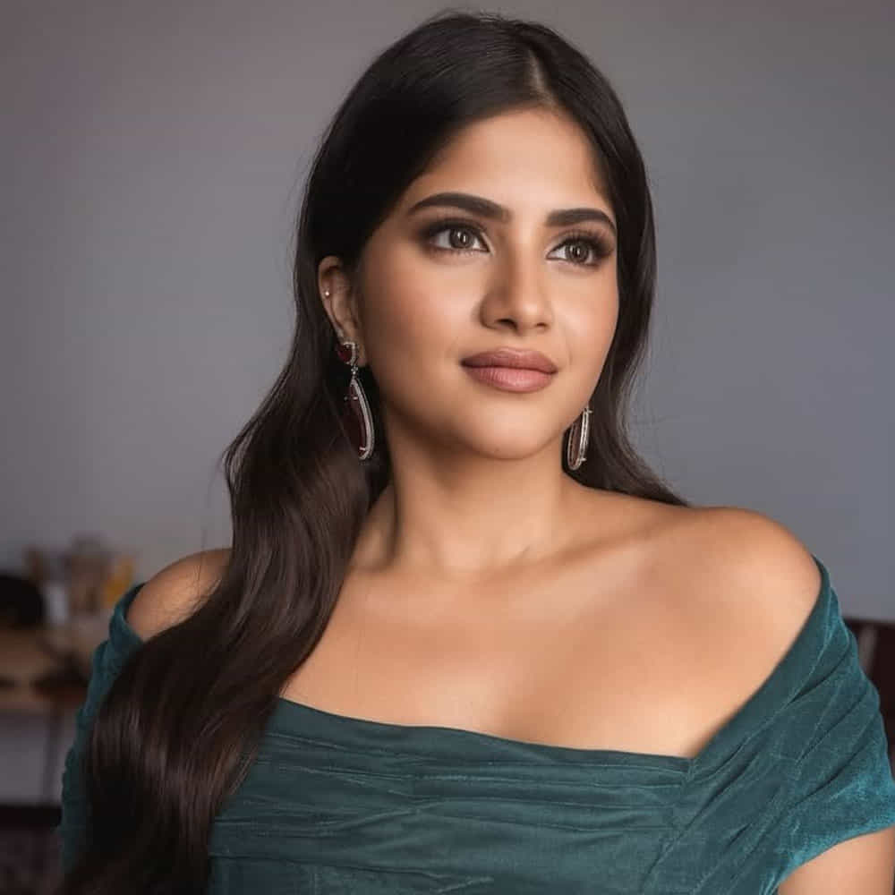 లై సినిమాతో తెలుగు తెరకు పరిచమయైంది. ఈ మూవీ డిజాస్టర్ కావడంతో బ్యూటీకి గుర్తింపు రాలేదు. తర్వాత నితిన్ సరసన మరోసారి చల్ మోహన్ రంగ మూవీతో జత కట్టింది. అయినా ఈ సినిమా నిరాశ పరిచింది.