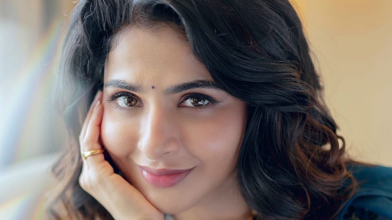 తర్వాత తమిళ రొమాంటిక్ డ్రామా చిత్రం యాపిల్ పెన్నేలో తొలిసారిగా కోమలవల్లి అనే పేరుతో కథానాయకిగా నటించింది. 2013లో M.S రమేష్ దర్శకత్వంలో దావ‌స‌ల‌ అనే చిత్రంలో కథానాయకిగా కన్నడ ప్రేక్షకులకు పరిచయం అయింది ఈ వయ్యారి భామ.