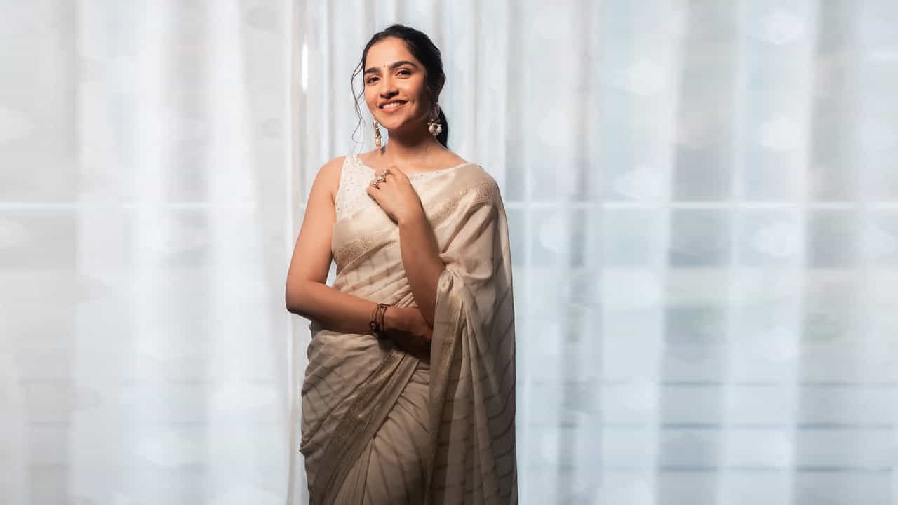 ఆర్మీ స్కూల్, ఎయిర్ ఫోర్స్ స్కూల్ మరియు సెంటర్ ఫర్ లెర్నింగ్లో చదువుకుంది. ఆమె లండన్లోని బ్లూమ్స్బరీలోని రాయల్ అకాడమీ ఆఫ్ డ్రమాటిక్ ఆర్ట్స్ నుండి నటన డిగ్రీ పట్టా పొందింది ఈ వయ్యారి భామ.