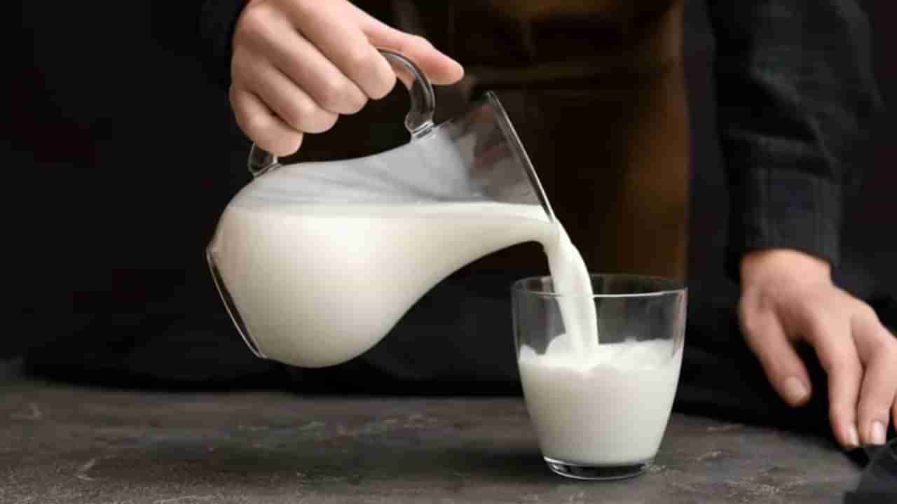 ఇంట్లోనే కల్తీ పాలను గుర్తించండిలా..! కల్తీ ఉందో లేదో తేలిపోతుంది..!