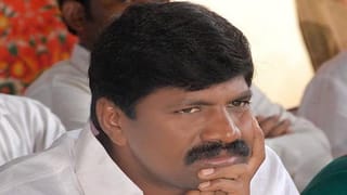 Telangana: సూక్ష్మ కళాకారుడి అద్భుత సృష్టి.. బంగారంతో బుల్లి ఛాంపియన్స్ ట్రోఫీ