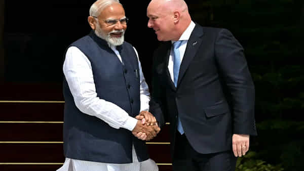 Video: PM మోదీతో న్యూజిలాండ్ ప్రధాని భేటీ! ఛాంపియన్స్ ట్రోఫీపై కామెంట్స్ కి నవ్వుల్ నవ్వుల్