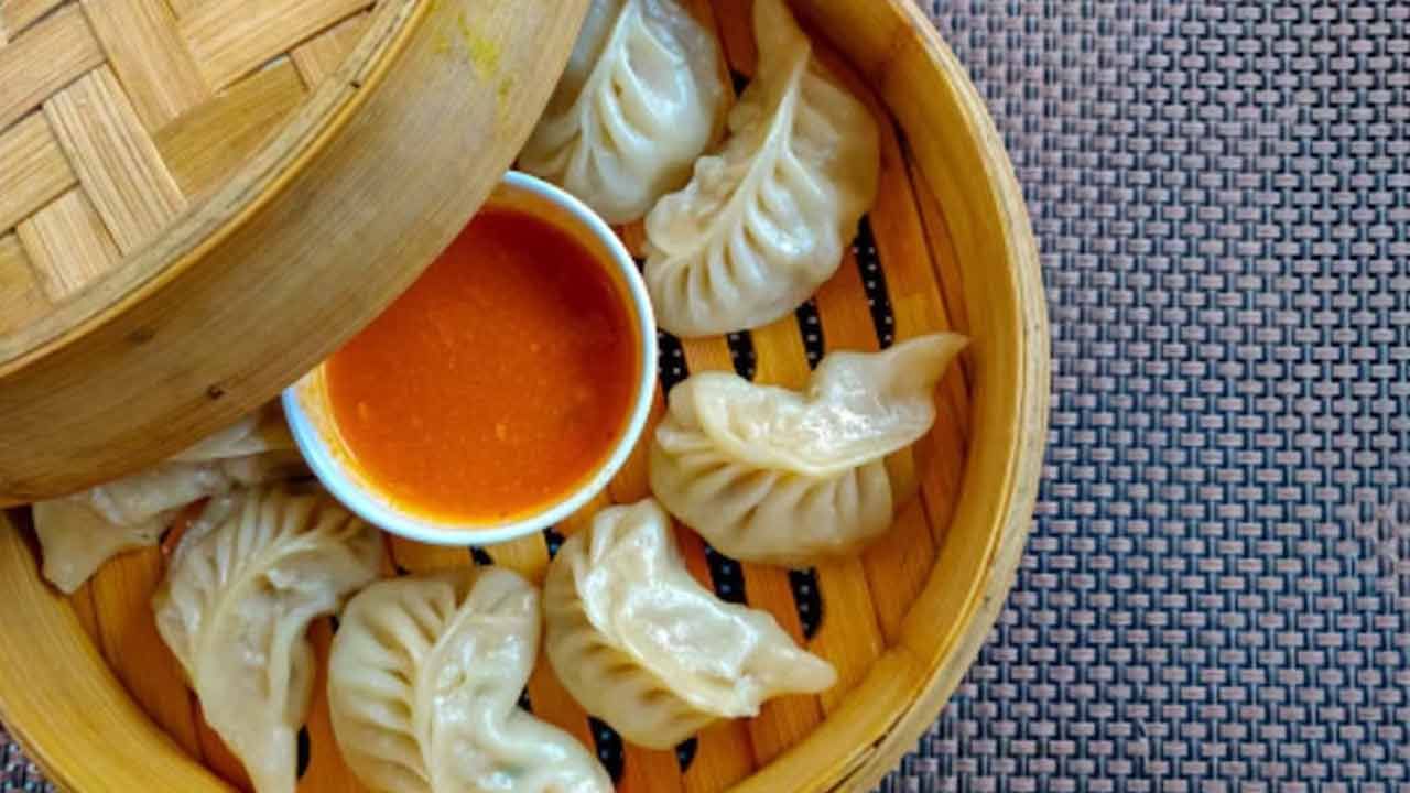 Momos: ఓరీ దేవుడో.. అక్కడ మోమోస్ తిన్నారో ఇక చచ్చారే.. కుక్క మాంసంతో..