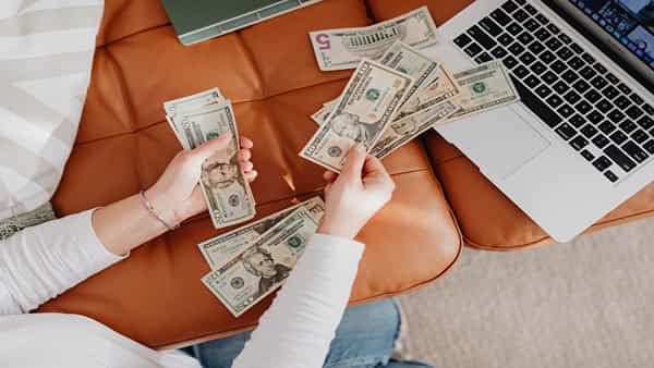 Money Savings: డబ్బు విషయంలో ఈ షార్ట్కట్స్ మిమ్మల్ని ముంచేస్తాయి.. అధిక ఖర్చులు ఇలా తగ్గించుకోండి..