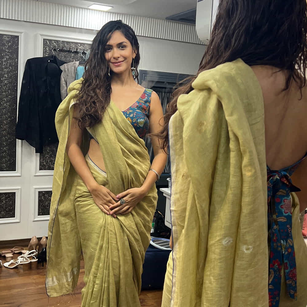 ఇందులో సీతామహాలక్ష్మీ పాత్రలో అందం, అభినయంతో కట్టిపడేసింది. దీంతో తెలుగులో వరుస ఆఫర్స్ క్యూ కట్టాయి. హాయ్ నాన్న, ఫ్యామిలీ స్టార్ వంటి సినిమాలతో బ్యాక్ టూ బ్యాక్ హిట్స్ అందుకుంది. తెలుగుతోపాటు అటు హిందీలోనూ మరిన్ని ఆఫర్స్ అందుకుంది.